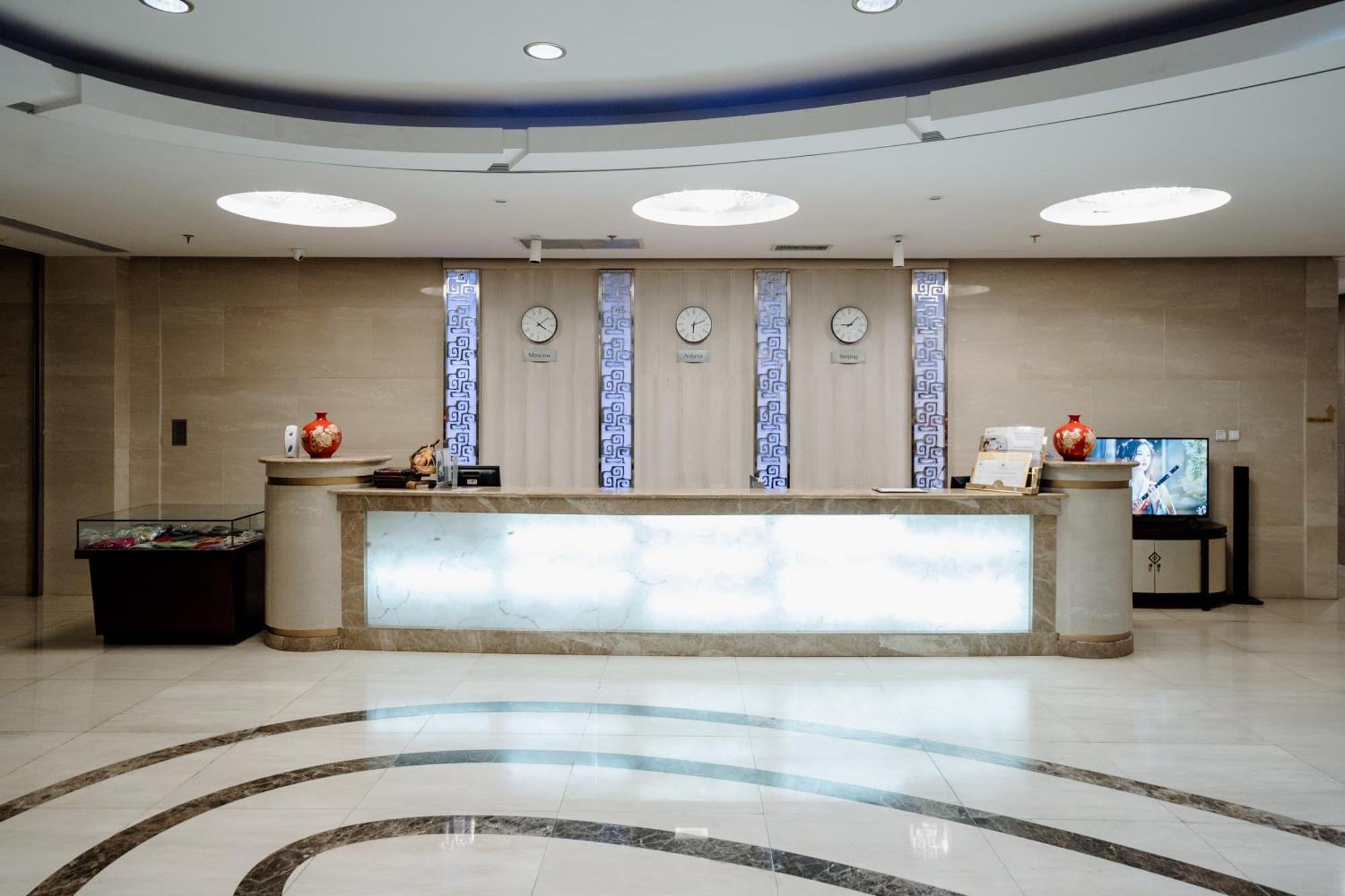 Beijing Palace Soluxe Hotel Astana Exterior foto Reception desk